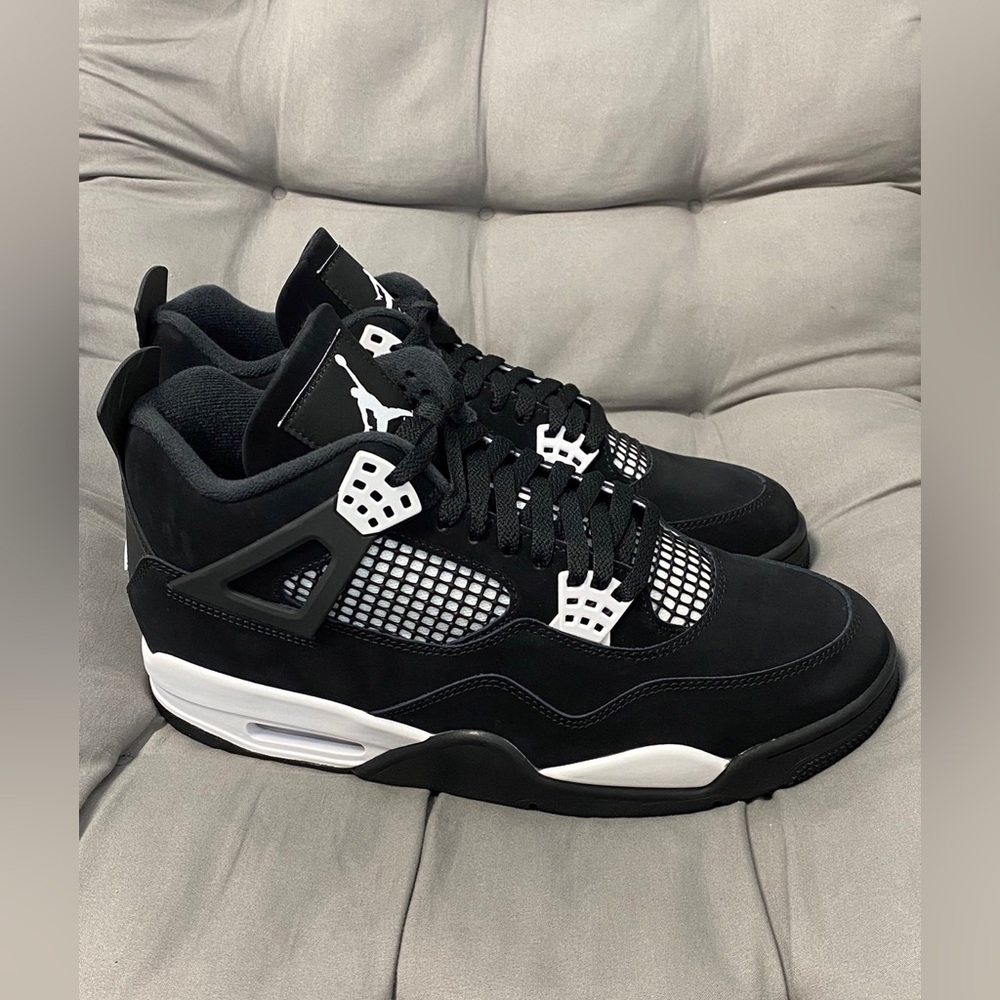 Air Jordan 4 Retro 'White Thunder